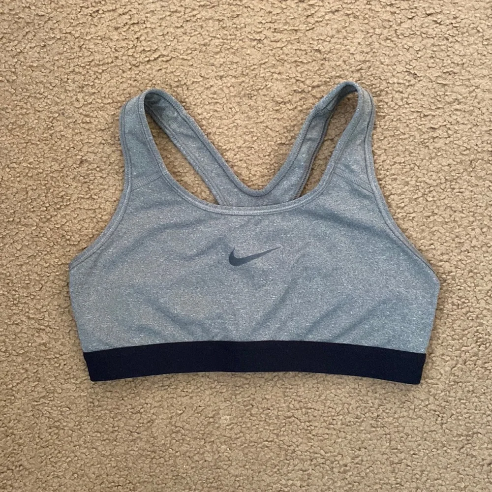 Grey Nike sports bra size medium - Picture 1 of 2